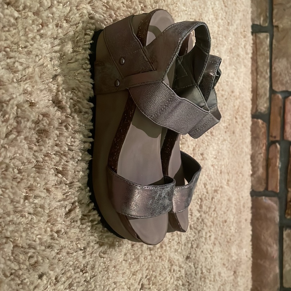 Comfy wedges! - Picture 3 of 5